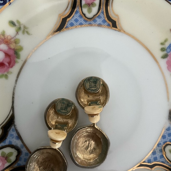 VINTAGE GIVENCHY LOGO GOLD ENAMEL earrings - Picture 5 of 9